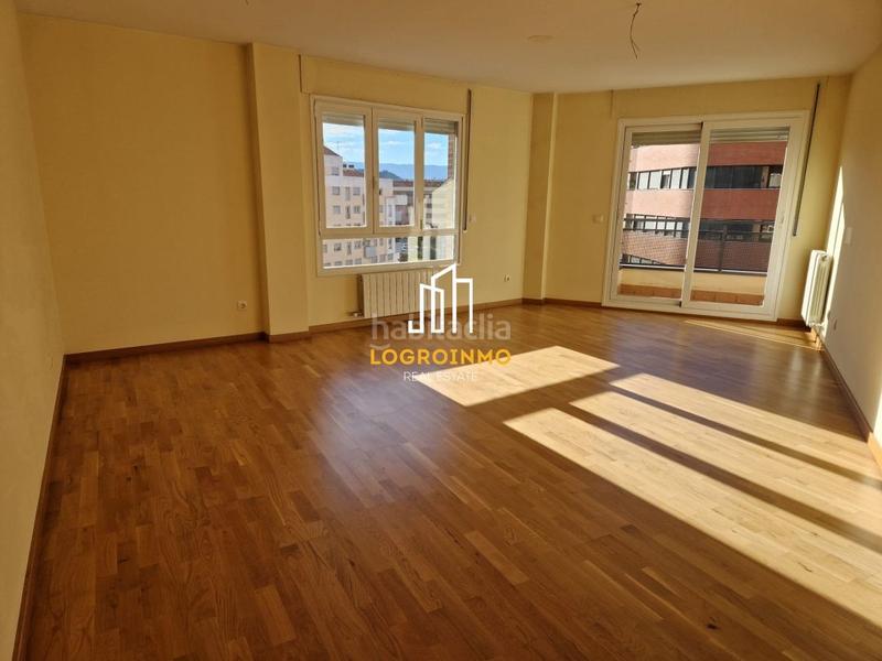 Foto c629ae05-90a6-4906-a498-b6bc943faec8. Piso  en venta en Los Lirios, en Los Lirios Logroño