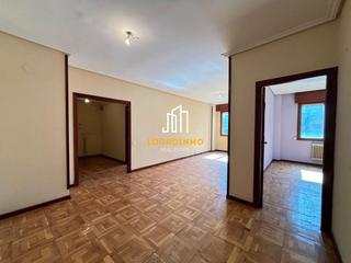 Pis a Gran Via. Piso en venta en vara de rey, logroño
