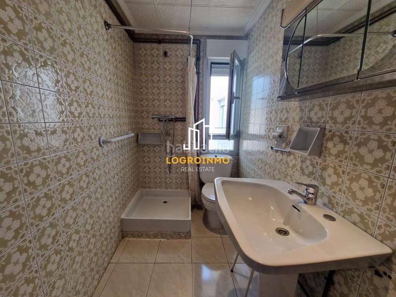 Foto dbed137f-b79a-4706-aed6-b3d22718027d. Haus mit heizung parking in Murillo de Río Leza