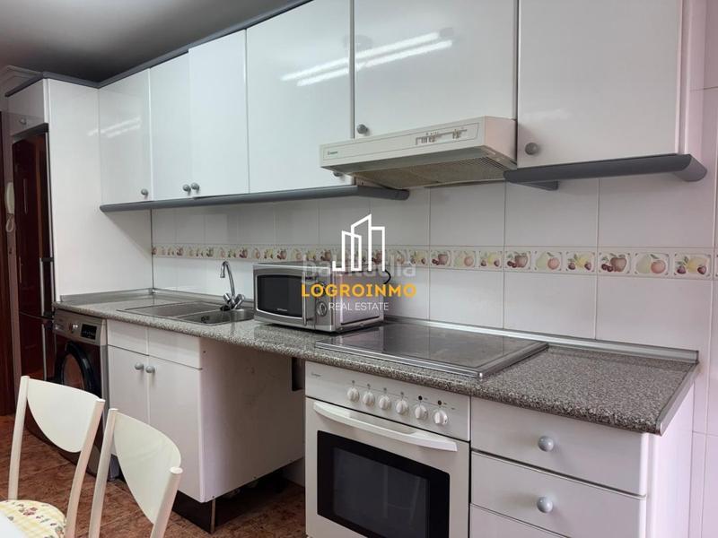 Foto 2912234d-9aaa-4f7c-9597-e74f44030df4. Pis amb calefacció aparcament piscina a Cascajos - Piqueras Logroño