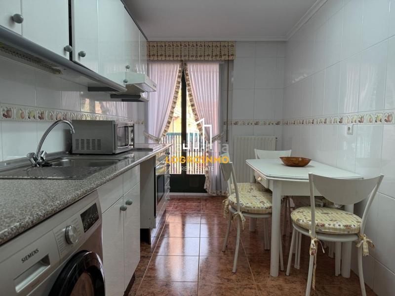 Foto 9549d7ea-f509-4abd-9bd9-df2b8dbabfcc. Pis amb calefacció aparcament piscina a Cascajos - Piqueras Logroño