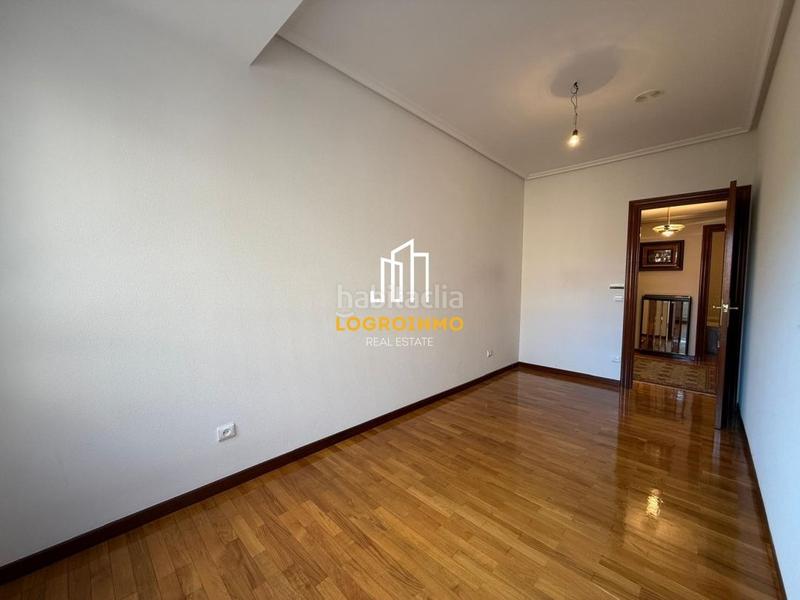 Foto 99983385-1d62-4d9d-924f-d4fbdce279f8. Pis amb calefacció aparcament piscina a Cascajos - Piqueras Logroño