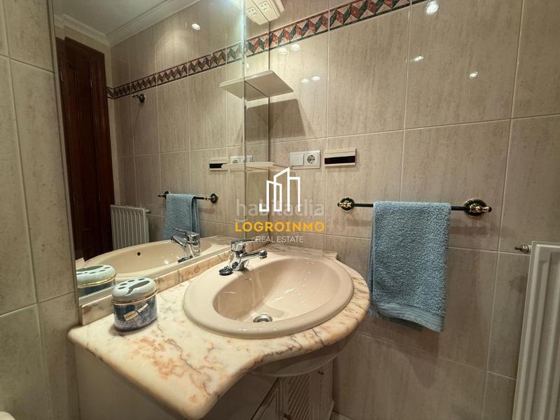 Foto d48db2b1-4b65-44e3-892d-65caa1fd4012. Pis amb calefacció aparcament piscina a Cascajos - Piqueras Logroño