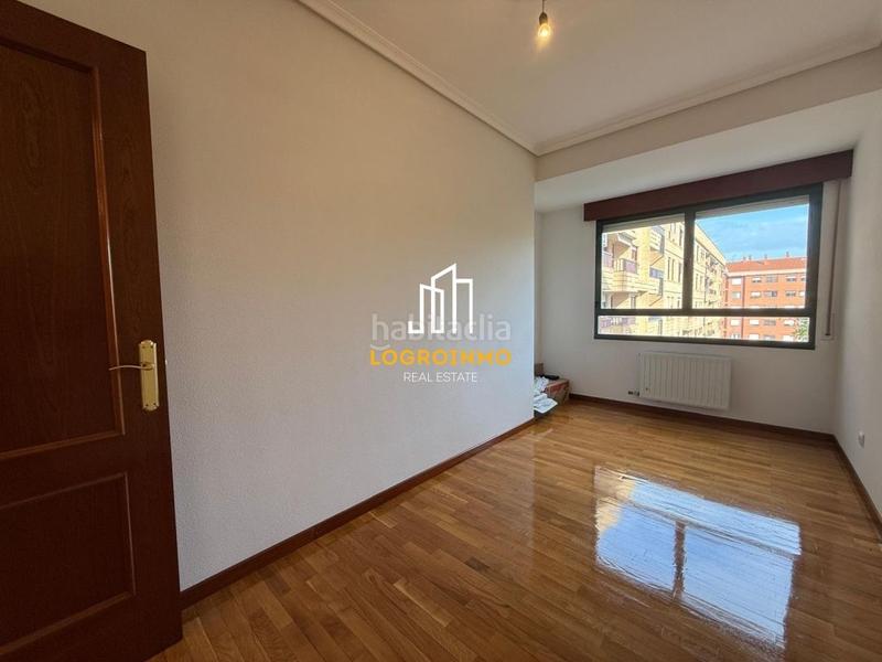 Foto d647ee42-db48-40c7-867d-f5fe4223ca8b. Pis amb calefacció aparcament piscina a Cascajos - Piqueras Logroño