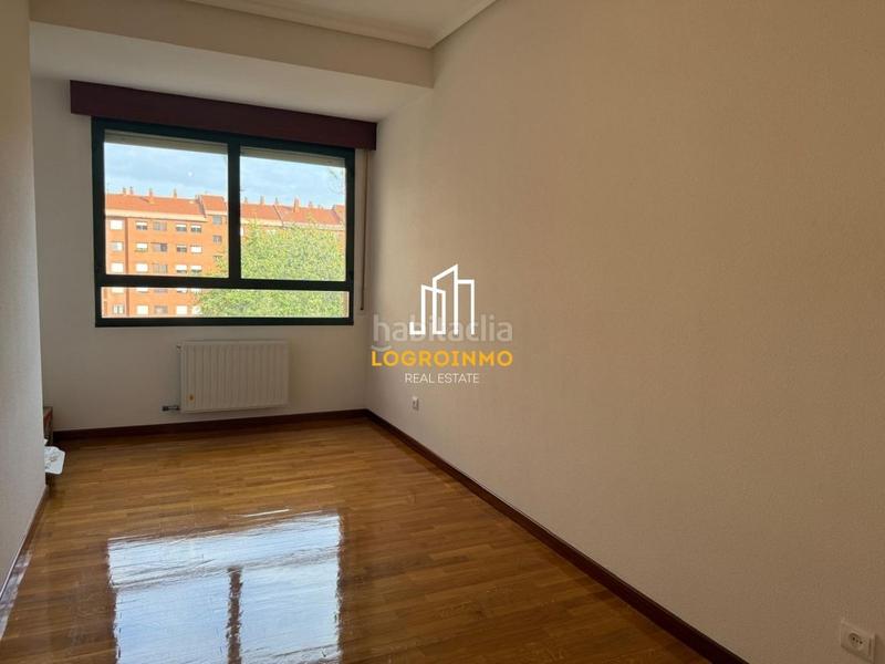 Foto d9c87c23-ae87-4fc2-b283-be17534cda1f. Pis amb calefacció aparcament piscina a Cascajos - Piqueras Logroño