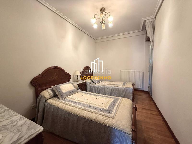 Foto ed726bd0-2156-4cec-9ddd-00b14fd18b70. Pis amb calefacció aparcament piscina a Cascajos - Piqueras Logroño