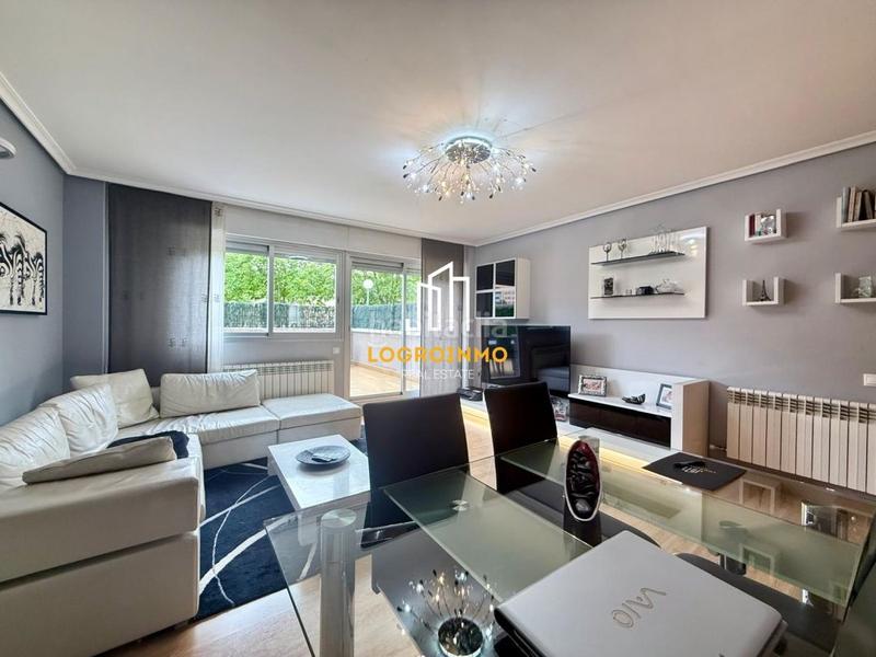 Foto c01673fc-7e8c-4753-b344-035b007e4a43. Appartamento con riscaldamento parcheggio piscina in Logroño