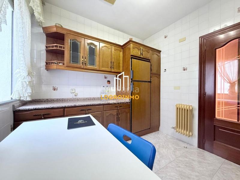 Foto 3b327273-2d6c-4031-8715-1c1d2a8bb0e2. Piso  en venta en zona avda de la paz, en San Millán - Ayuntamiento Logroño