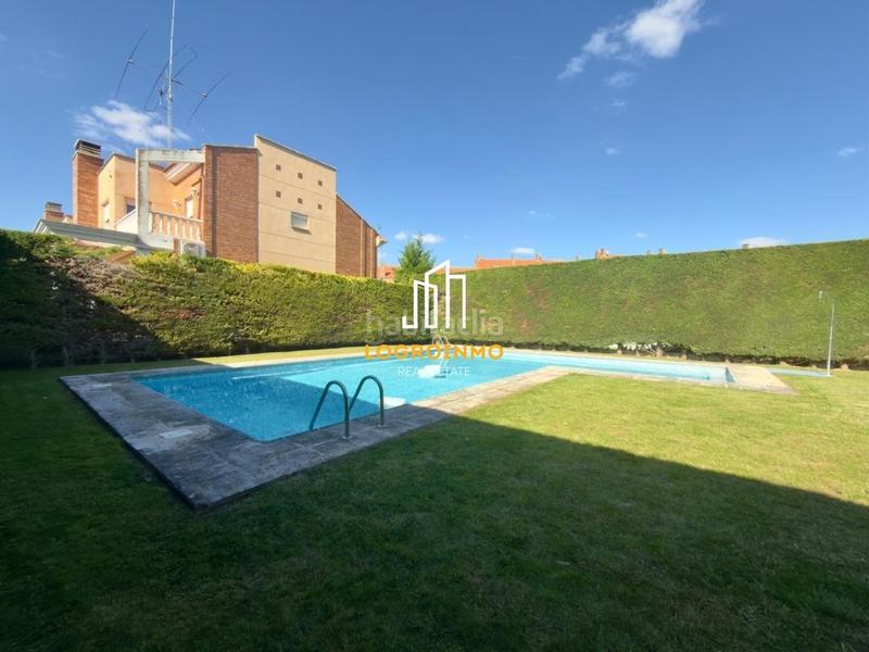 Foto 29422f78-3026-4c36-b6dd-560fc583822f. Pis amb calefacció aparcament piscina a Villamediana de Iregua