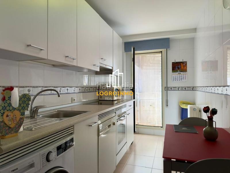 Foto 1f581ca1-0021-49e2-a22f-97c445b2a507. Piso  en venta en bartolomé murillo, . en exclusiva en Lardero