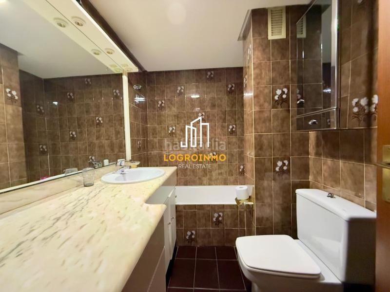 Foto 029baf9a-dec9-4419-a0c1-67c9ffcad1ff. Pis amb calefacció aparcament a Gran Via Logroño