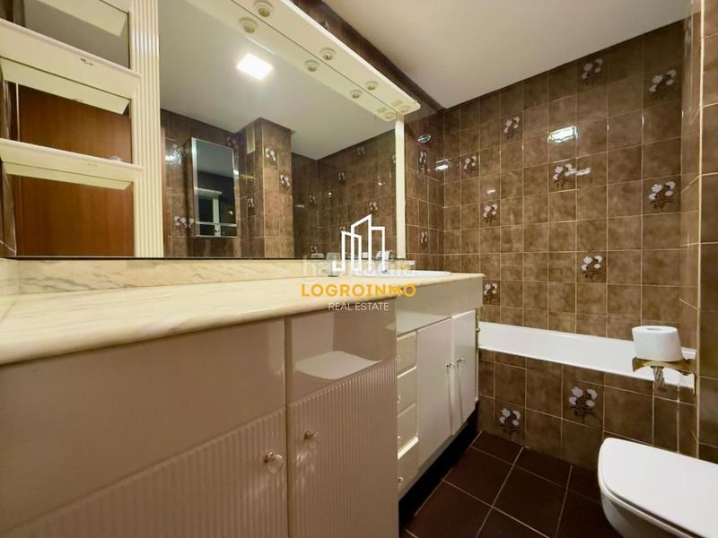 Foto 6e517881-1779-4800-812e-4b05eadc38ef. Pis amb calefacció aparcament a Gran Via Logroño