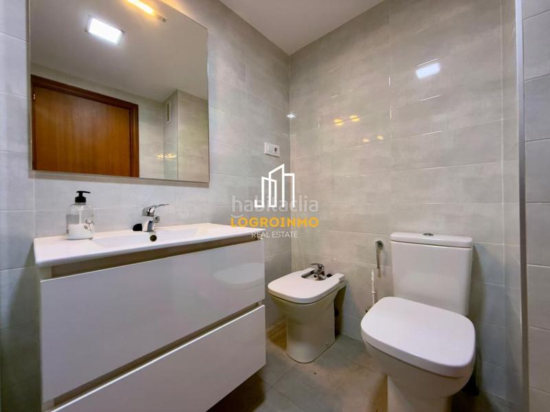 Foto d284d083-4610-4c9e-b8a3-5842bfa43945. Pis amb calefacció aparcament a Gran Via Logroño