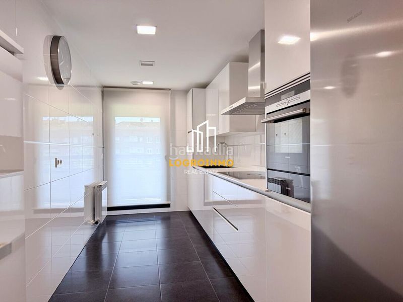 Foto 1cb3cc14-4246-4b25-89b3-008813d9e3b0. Flat with heating parking pool in Cascajos - Piqueras Logroño
