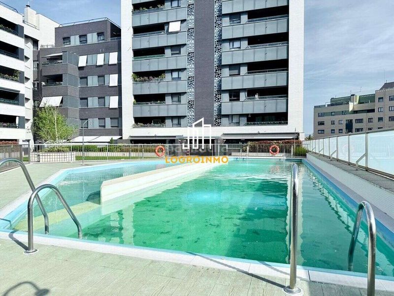 Foto 2d7fb6f3-12cc-4bcf-9680-b99476f2c0dd. Flat with heating parking pool in Cascajos - Piqueras Logroño