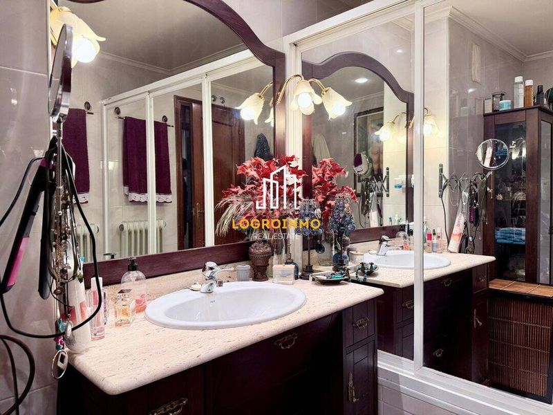 Foto 5abfdbb7-ec81-46f0-81b2-ffdd766dee14. Flat with heating in Oeste Logroño