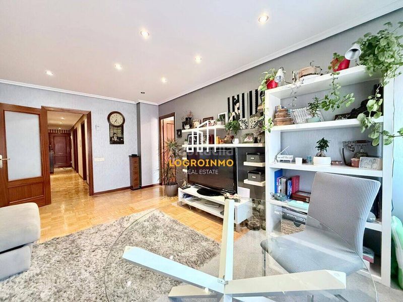 Foto 85f02c99-7d38-4daf-80e6-6810d0bca481. Flat with heating in Oeste Logroño