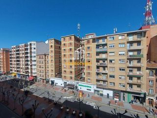 Appartement à San Millán - Ayuntamiento. Piso en venta en avenida de la paz, logroño