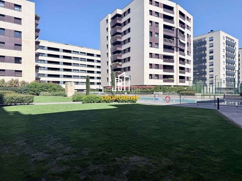 Foto 6c0366e0-a4de-469e-90a8-fec18a7ba0dc. Lloguer pis amb calefacció aparcament piscina a Cascajos - Piqueras Logroño