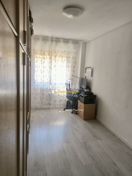 Foto d93261ea-48b7-4444-a3ec-3fafa0571d3b. Pis amb calefacció aparcament a Residencia Logroño