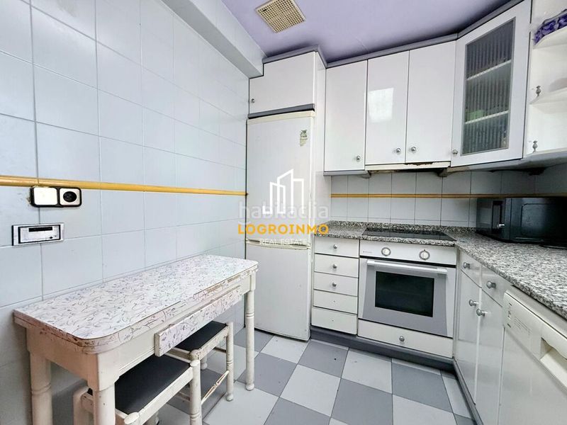Foto 1b50003d-94e6-4e67-9a34-aa36fec171d0. Flat with heating in Jesuitas Logroño