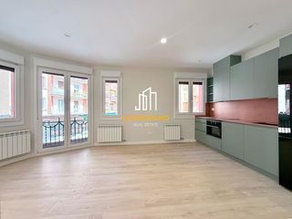 Pis a Gran Via. Piso en venta en calle pilar salarrullana, logroño