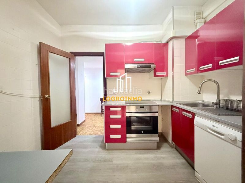 Foto bfc55030-069a-41d1-a4b3-3a14d89b7151. Flat with heating in Gran Via Logroño