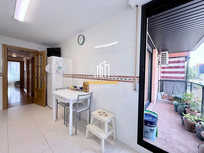 Foto 344ce165-1f02-4052-96ab-f8e26a4f952e. Flat with heating parking pool in Cascajos - Piqueras Logroño
