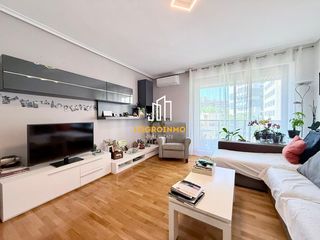 Appartement à Cascajos - Piqueras. Piso en venta en calle piqueras, logroño  en exclusiva