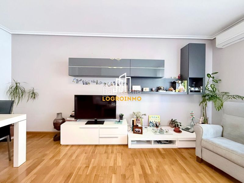 Foto 9c7ebc81-6650-447d-afc2-4ef5e6fc3eb3. Flat with heating parking pool in Cascajos - Piqueras Logroño
