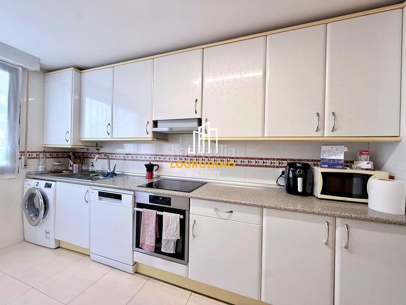 Foto b50066b4-c67c-40b6-bad7-876b52bc61ea. Flat with heating parking pool in Cascajos - Piqueras Logroño