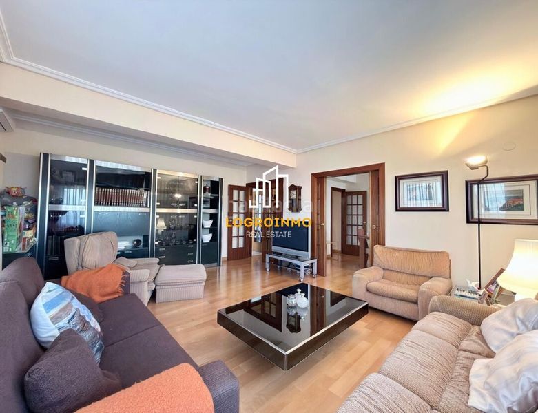 Foto 350c7687-87a2-4c18-aa55-4928b312afa8. Flat with heating parking in Residencia Logroño