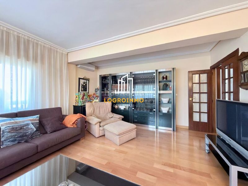 Foto 739f06f6-5d0e-44f5-afef-8a4bbf02d043. Flat with heating parking in Residencia Logroño