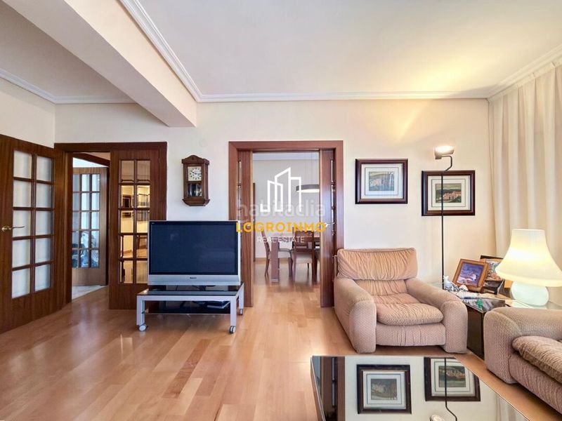 Foto b5f09036-25c2-40ba-bfa1-7f20b618ff83. Flat with heating parking in Residencia Logroño