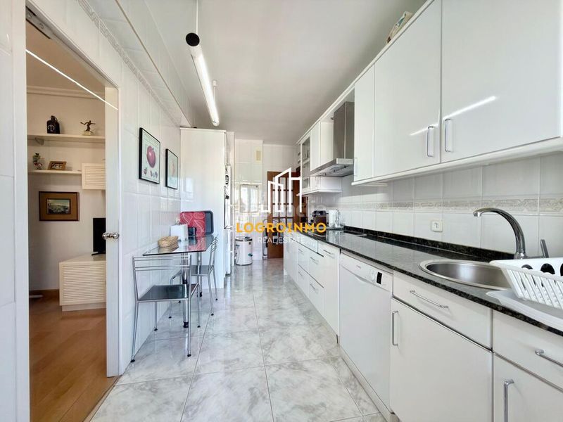 Foto bb4d047c-e656-4fde-927a-1bae111c3c75. Flat with heating parking in Residencia Logroño