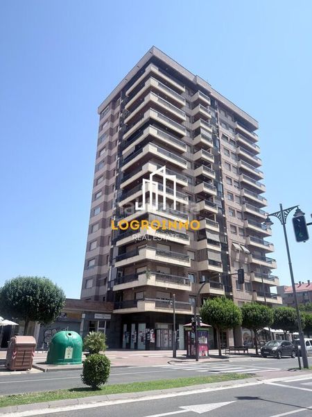 Foto cd77a2bd-496b-45ca-836e-acbba7638440. Flat with heating parking in Residencia Logroño