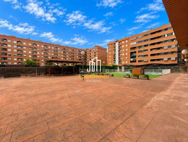 Foto 27dc5037-4561-49d9-9b24-0306b8856888. Pis amb calefacció aparcament piscina a Oeste Logroño