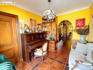 Xalet a Casco Antiguo. Chalet de grandes dimensiones junto al puerto pesquero