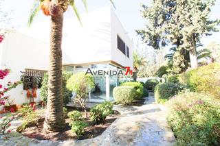 Xalet en Sutullena. Chalet con piscina en las alamedas