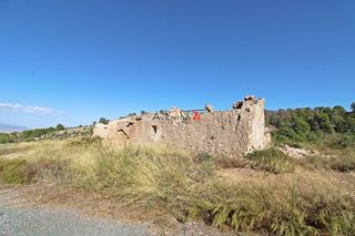 Country house in Parrilla. Terreno rustico con casa en el consejero de 254.000 m2  ref 346