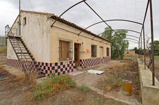 Masia a San Antonio. Tradicional casa con terreno de estilo rustico en camino viejo d