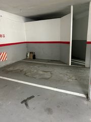 Parking coche en Collblanc. Plaza con f�cil acceso