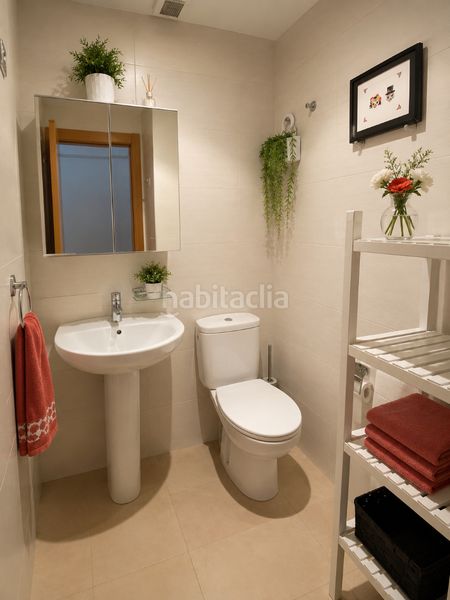 Foto ef80dc01-aad2-4e60-a8bf-1d58c55cc180. Planta baixa a Porta Barcelona
