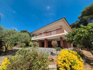 Chalet  Carrer viola. Casa a cuatro vientos de 370 metros con parcela de 1100 metros