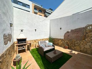Planta baixa  Carrer d'alfons xii. Planta baja con acabados de lujo y piscina