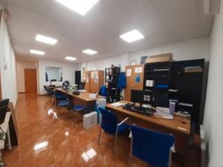 Lloguer Local Comercial a Morvedre. - - - estupendo local comercial con dos puertas de acceso indepe