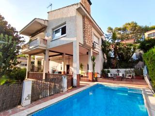 Chalet in Godelleta. - - - bonita casa independiente en cumbres de calicanto -