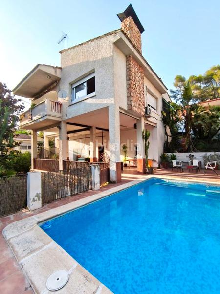 Foto d676e0d8-3d5b-4bca-aac1-fc656ab37891. Xalet amb piscina a Godelleta