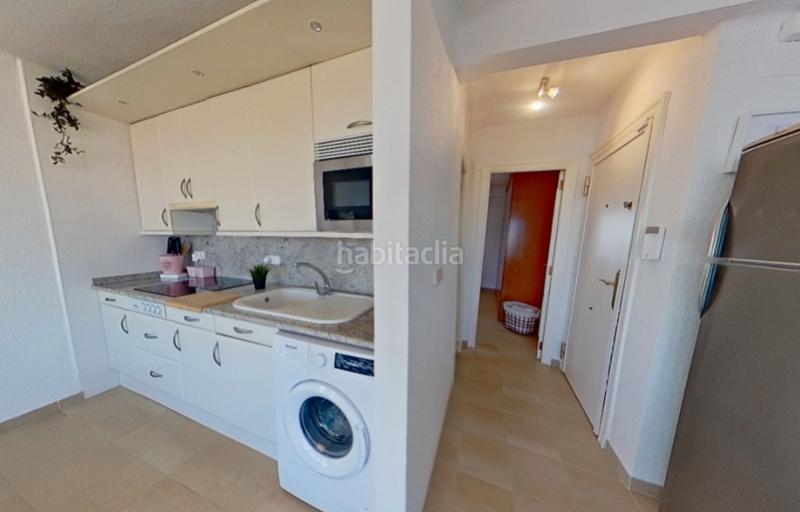 Foto 20a23596-b474-4ece-abc7-c60b3275c070. Apartament amb aparcament a El Perellonet Valencia