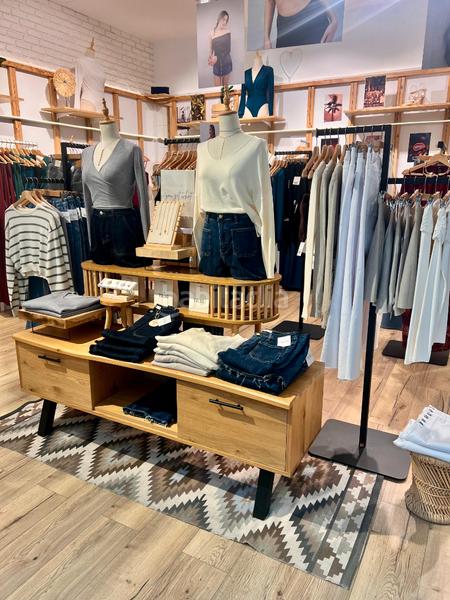 Foto 7051137e-c550-4a72-8495-ff83b9095ebb. Local comercial amb calefacció a Sant Llorenç - Zona Alfahuir Valencia